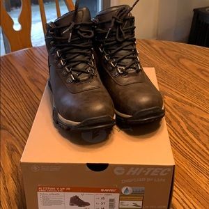 Hi-Tec hiking boots, size 5 youth
